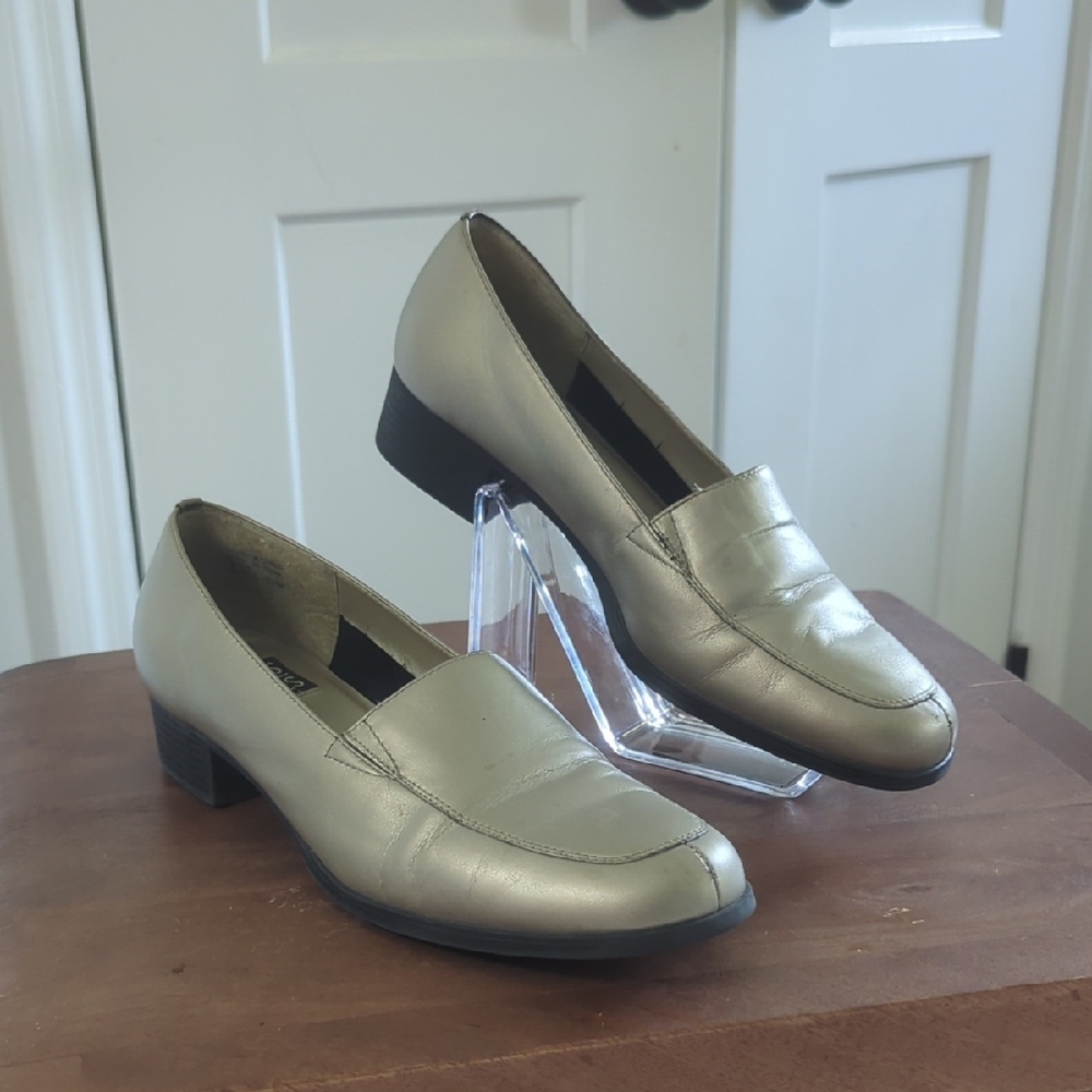 Mootsies Tootsies Gold Flats Classic Loafers Women's 8.5 X-File Excel Used Cond